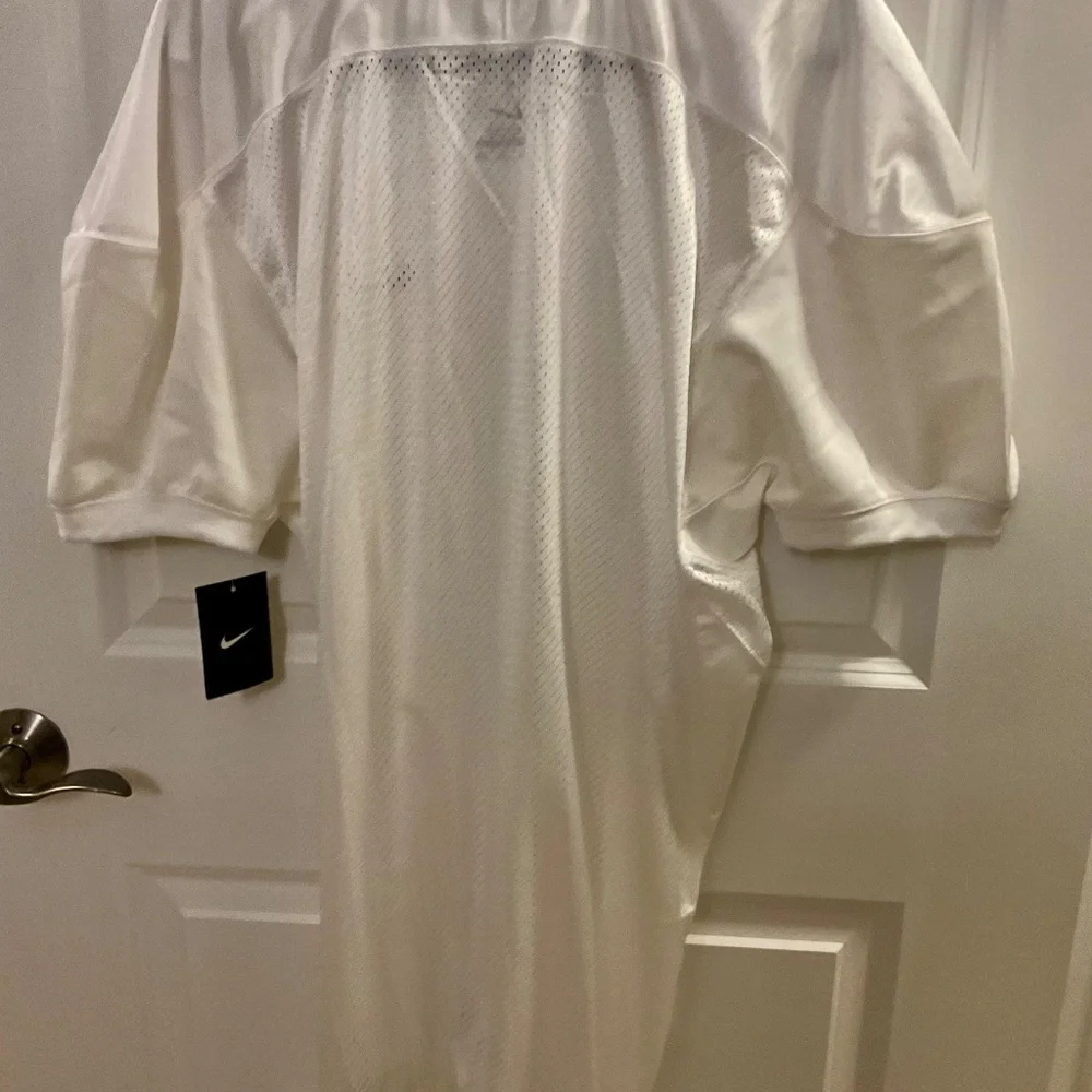 Nike White Jersey - Picture 2 of 4